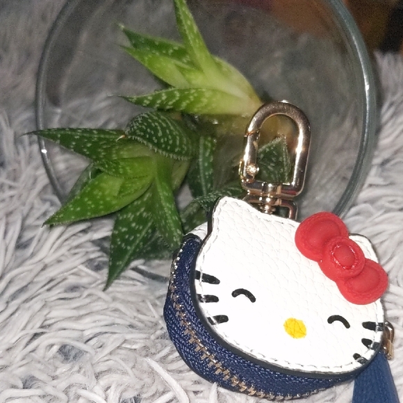 Hello Kitty White and Red Mini Bag Purse Charm - Picture 4 of 5